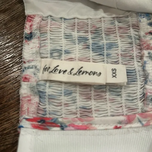 ๐Nwot FOR LOVE & LEMONS Juliet XXS white floral crop silky top - Picture 11 of 16